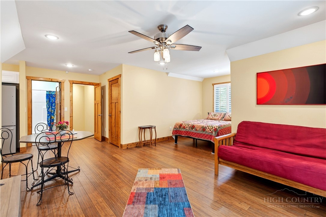 225 Henry's Glen Drive Property Photo 39