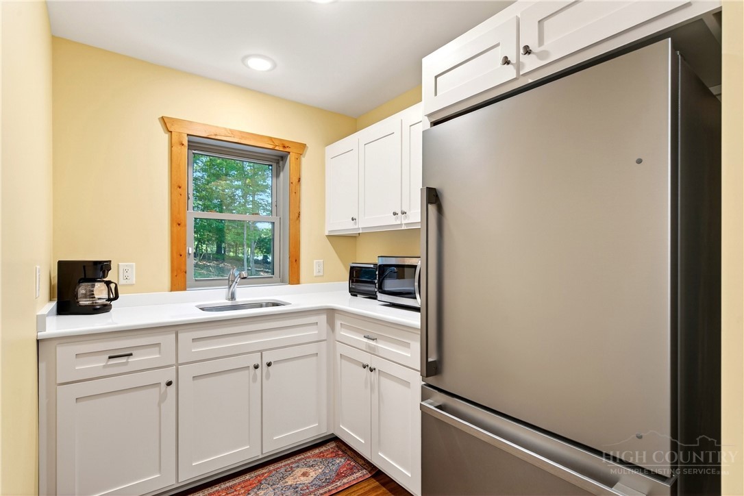 225 Henry's Glen Drive Property Photo 40