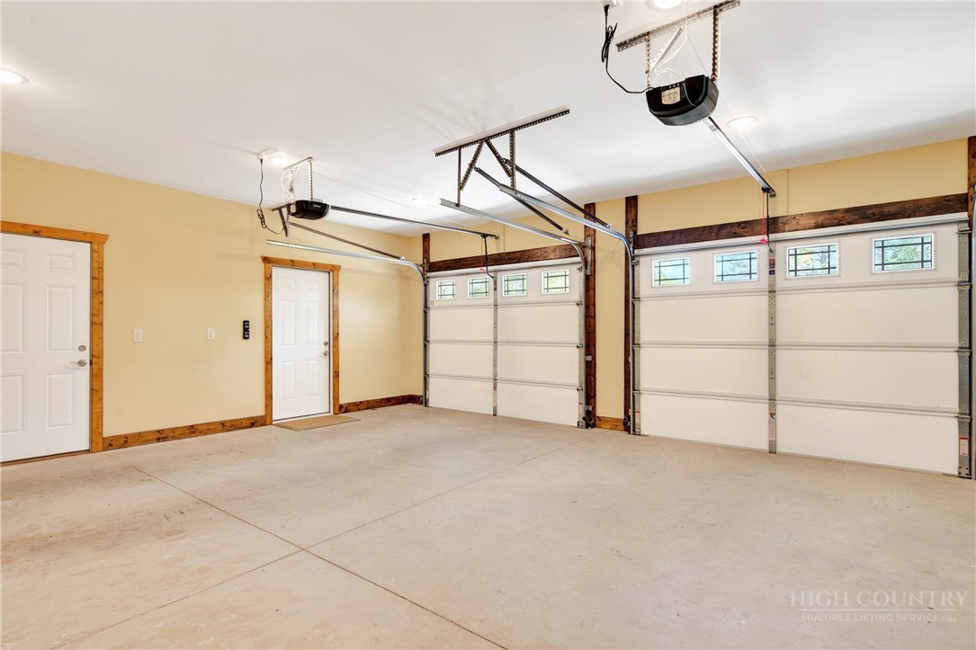225 Henry's Glen Drive Property Photo 44