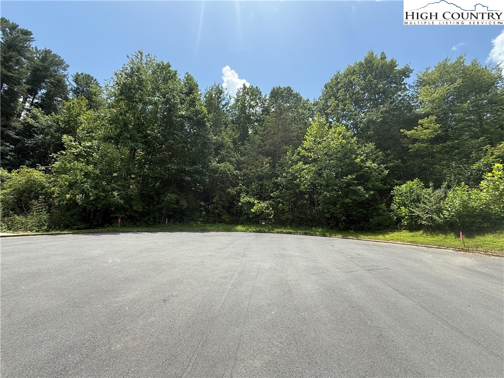 1047 Williamsburg Drive Property Photo 2
