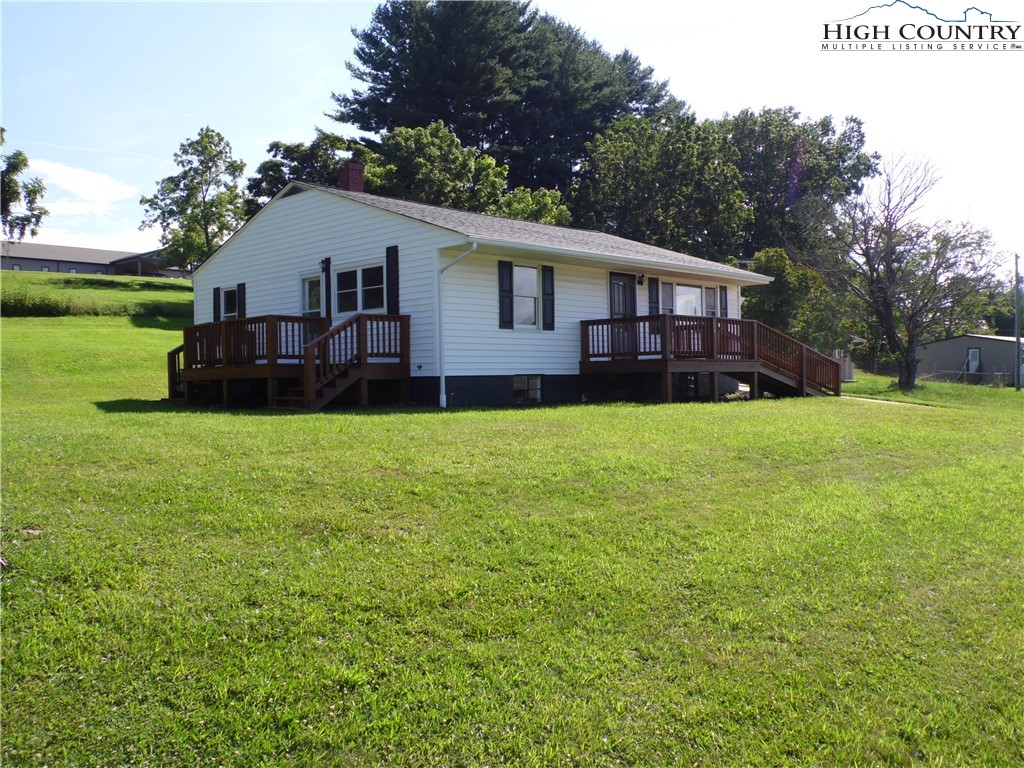 569 N Sparta Parkway Property Photo 3