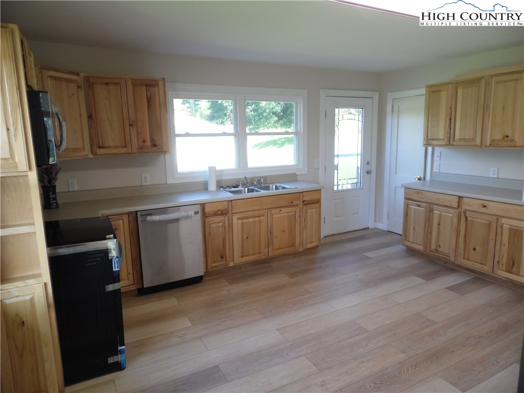 569 N Sparta Parkway Property Photo 6