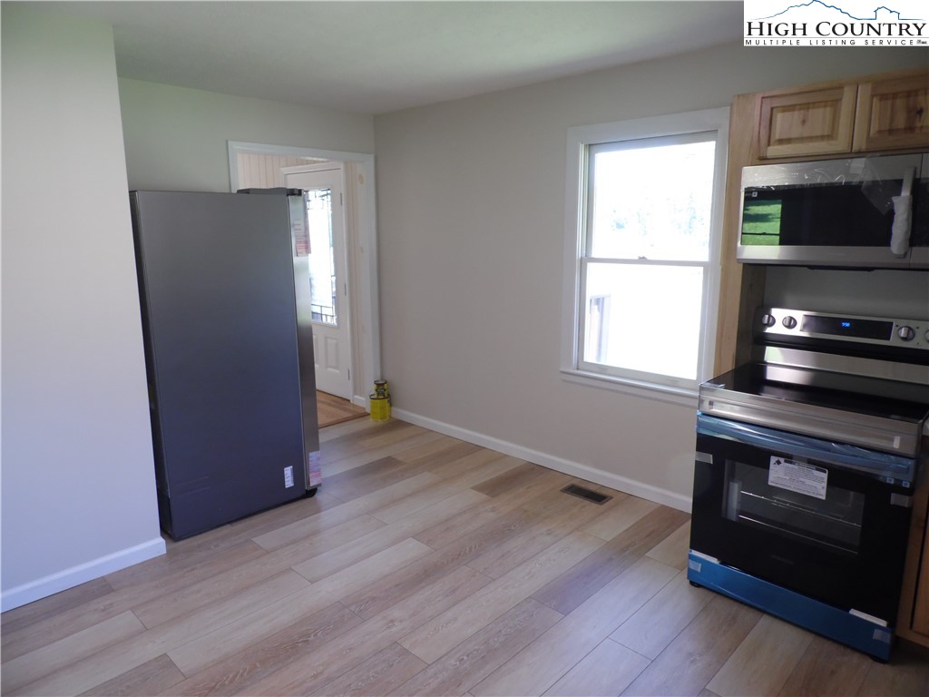 569 N Sparta Parkway Property Photo 7