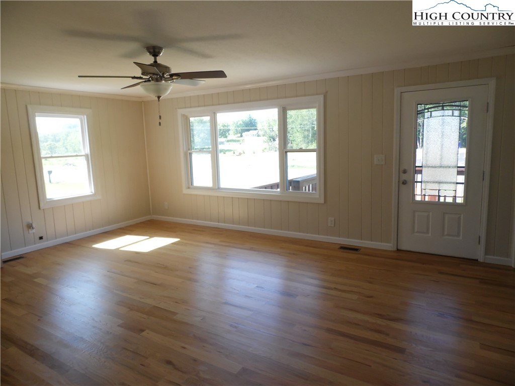 569 N Sparta Parkway Property Photo 10