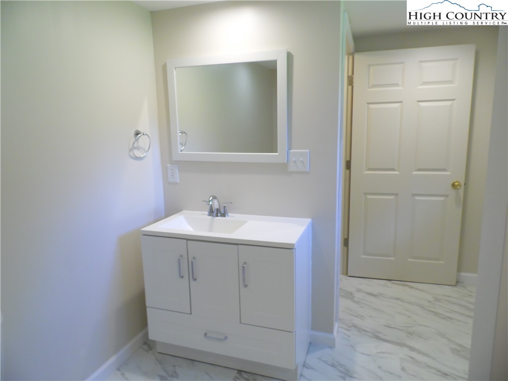 569 N Sparta Parkway Property Photo 13