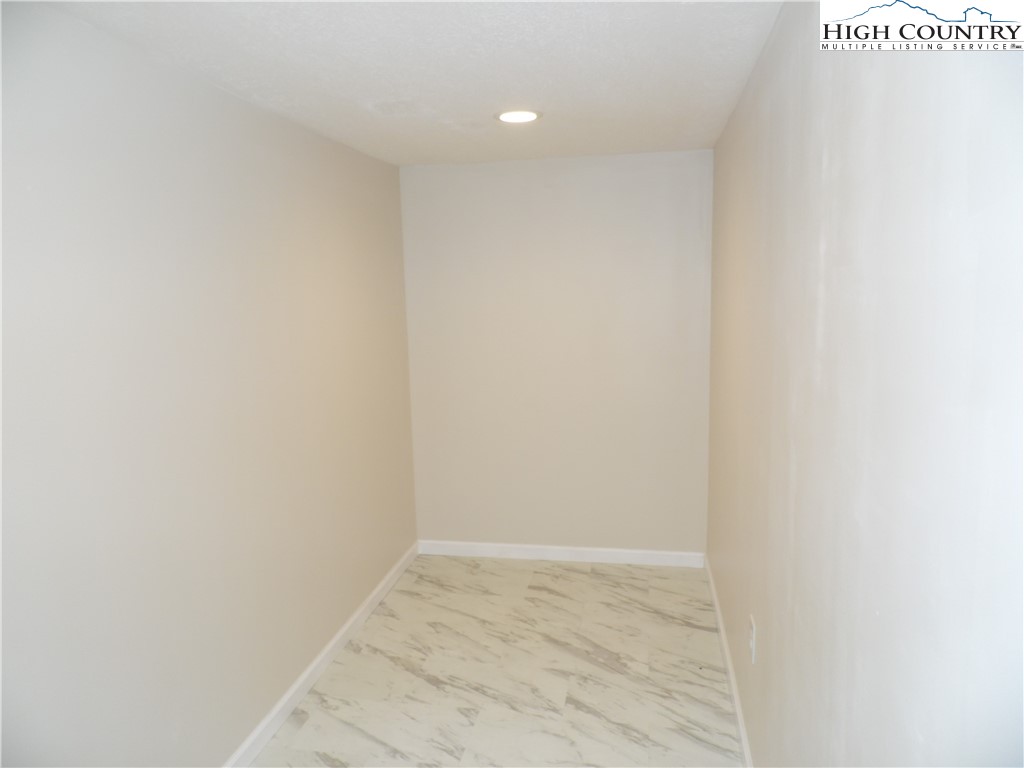 569 N Sparta Parkway Property Photo 15