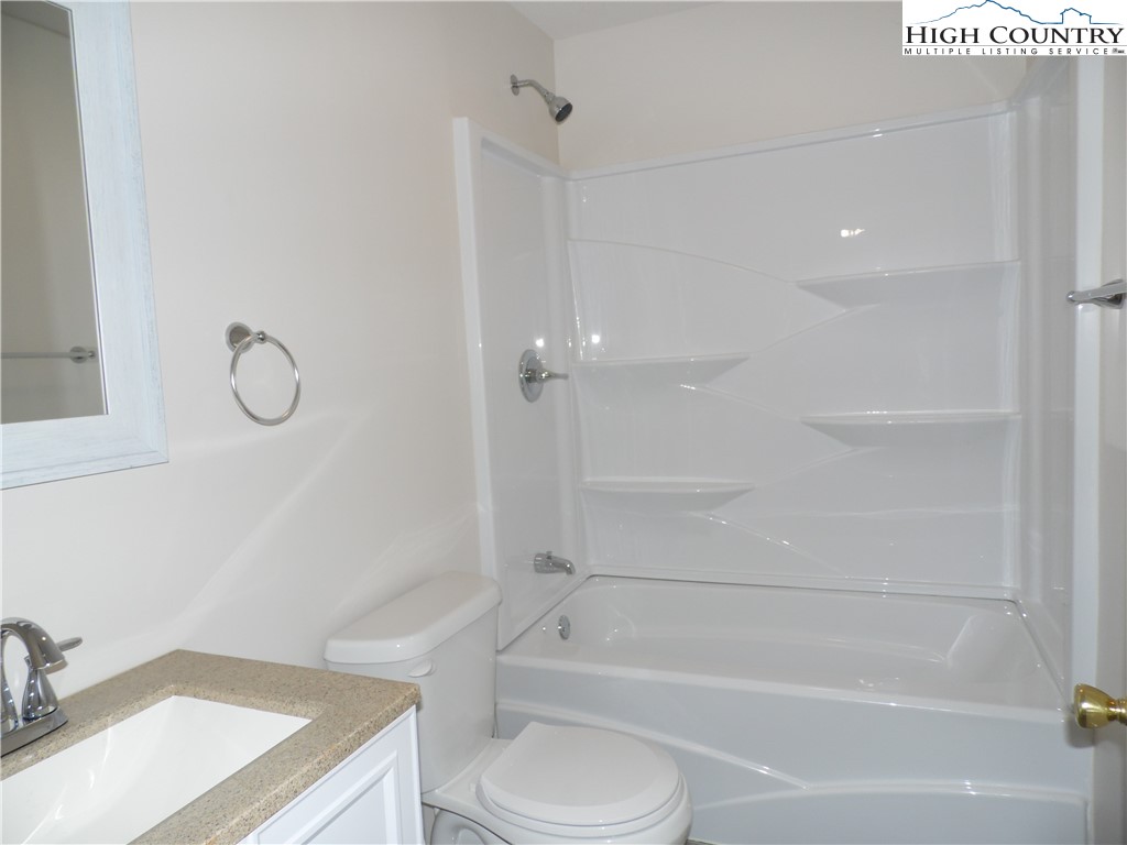 569 N Sparta Parkway Property Photo 18