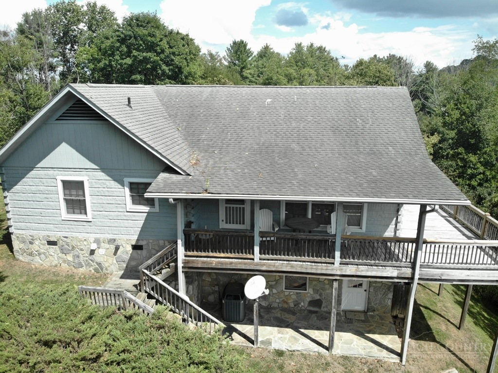 979 Wagon Road Property Photo 5
