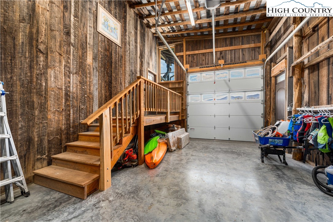 110 N River Lane Property Photo 33