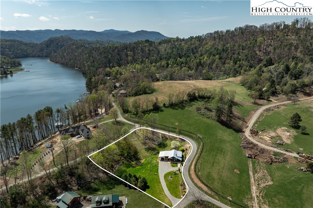 110 N River Lane Property Photo 34