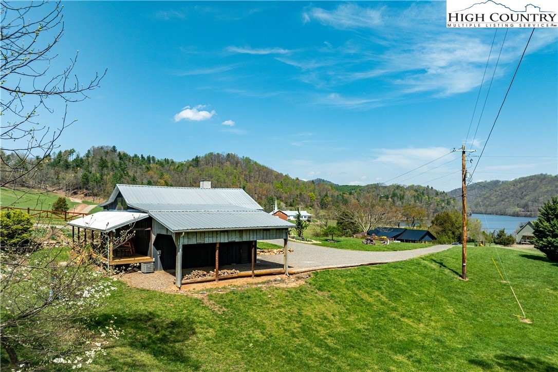110 N River Lane Property Photo 37