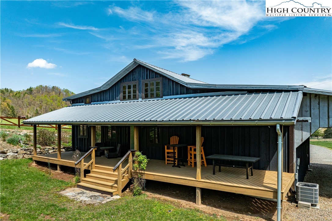 110 N River Lane Property Photo 39
