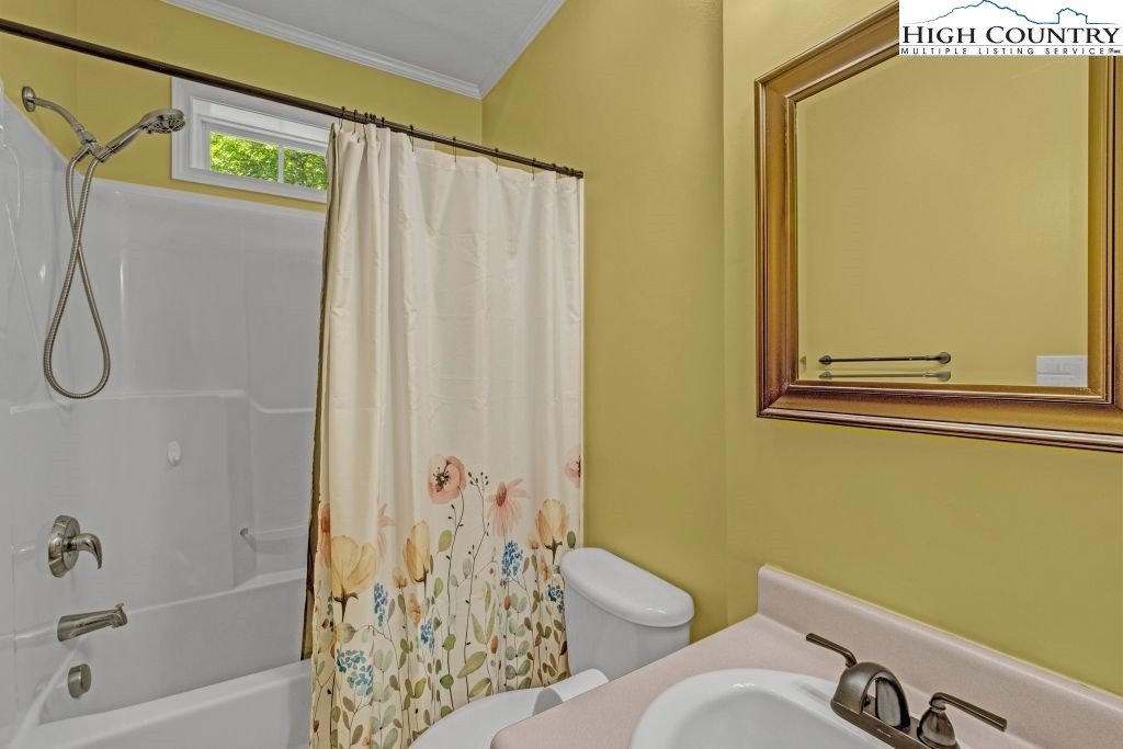 61 Snowbird Lane Property Photo 9