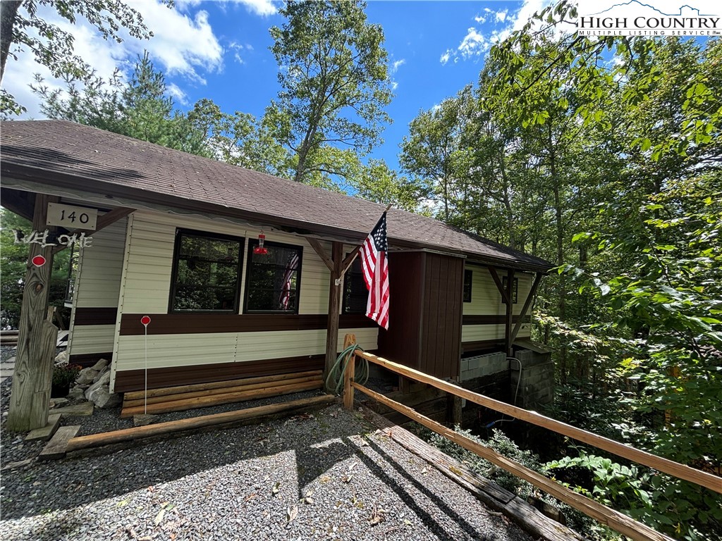 140 Ash Loop Property Photo 1