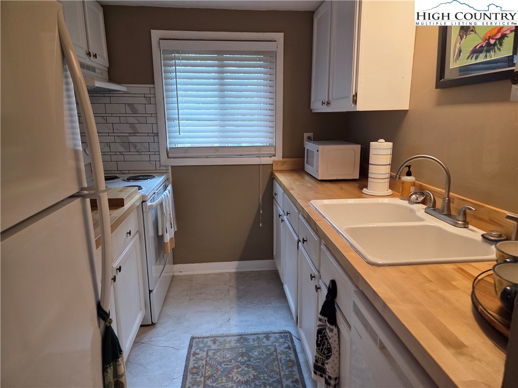 24 Laurel Drive C Property Photo 5