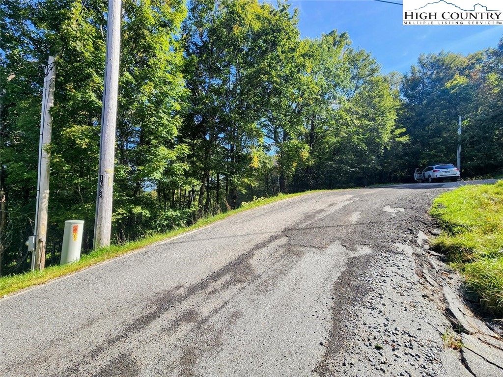 1060 Charter Hills Road Property Photo 3