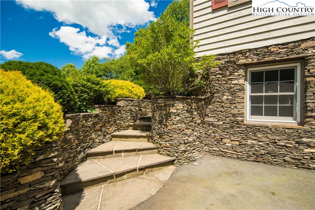 1527 Mabel School Road Property Photo 8