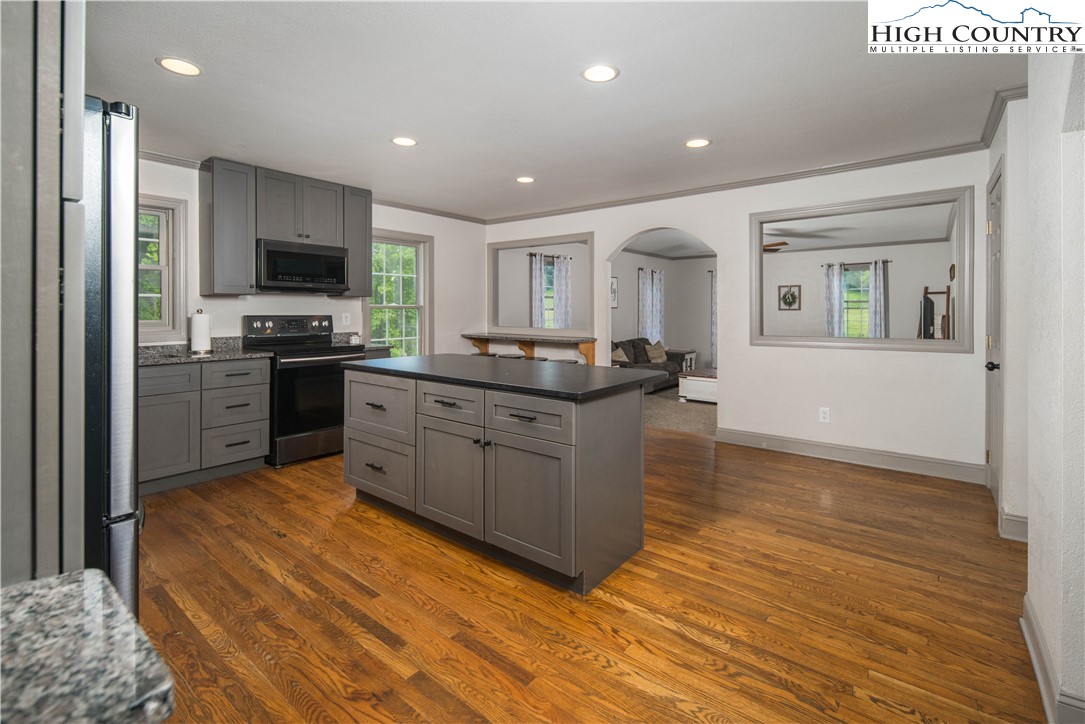 1527 Mabel School Road Property Photo 12