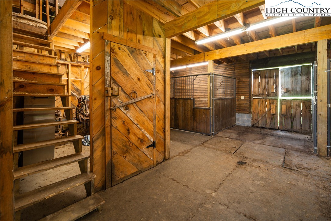 1527 Mabel School Road Property Photo 44