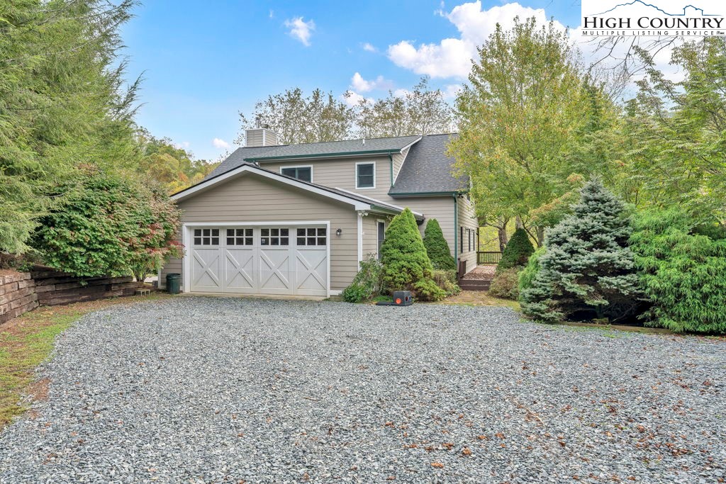 230 Woodbriar Drive Property Photo 2