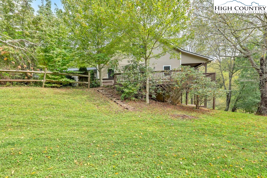 230 Woodbriar Drive Property Photo 4