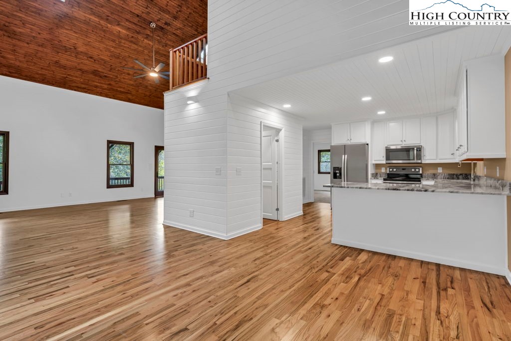 230 Woodbriar Drive Property Photo 11