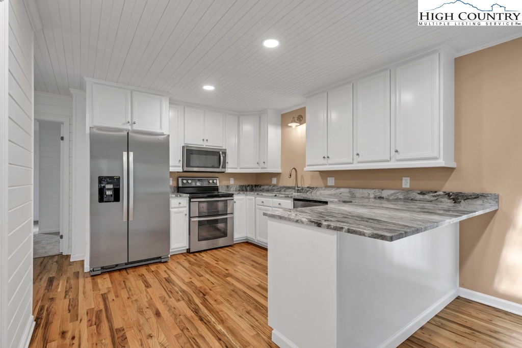 230 Woodbriar Drive Property Photo 12