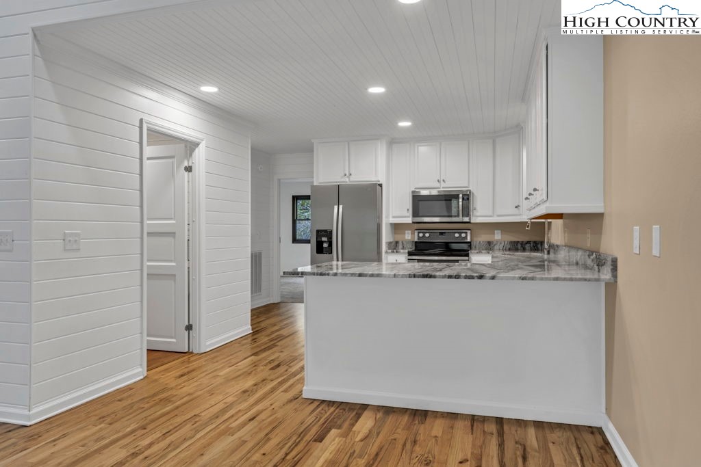 230 Woodbriar Drive Property Photo 15