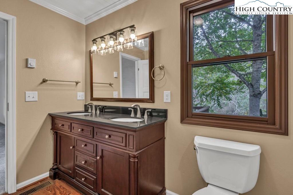 230 Woodbriar Drive Property Photo 23