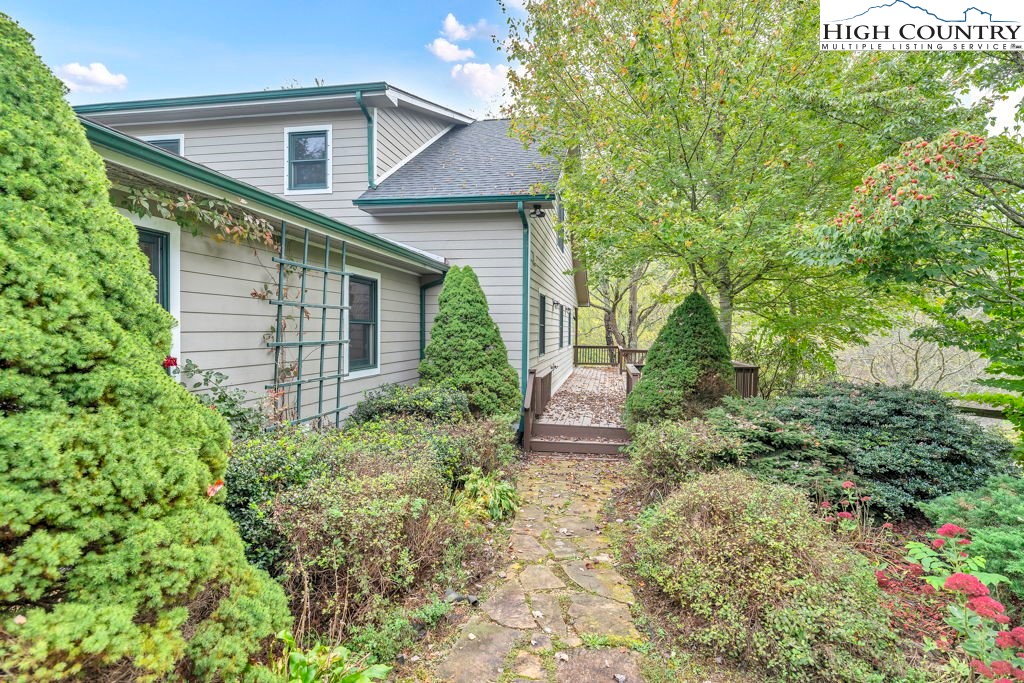 230 Woodbriar Drive Property Photo 46