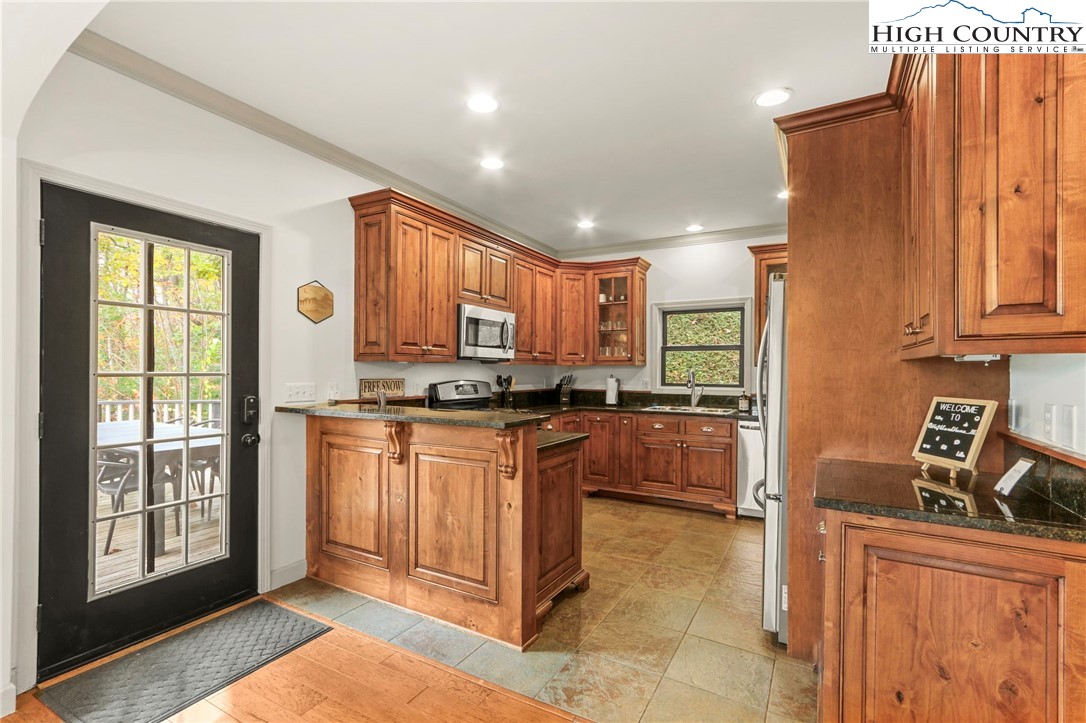 555 Highland Drive Property Photo 19