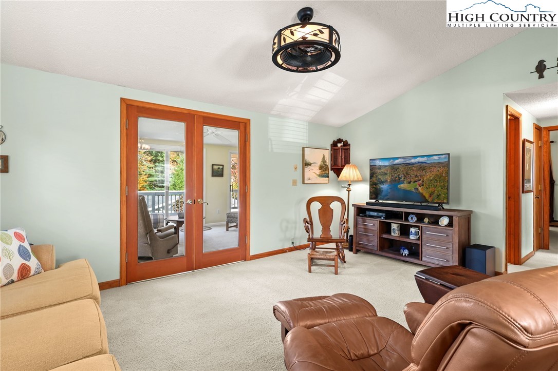 228 Snowshoe Loop Property Photo 9