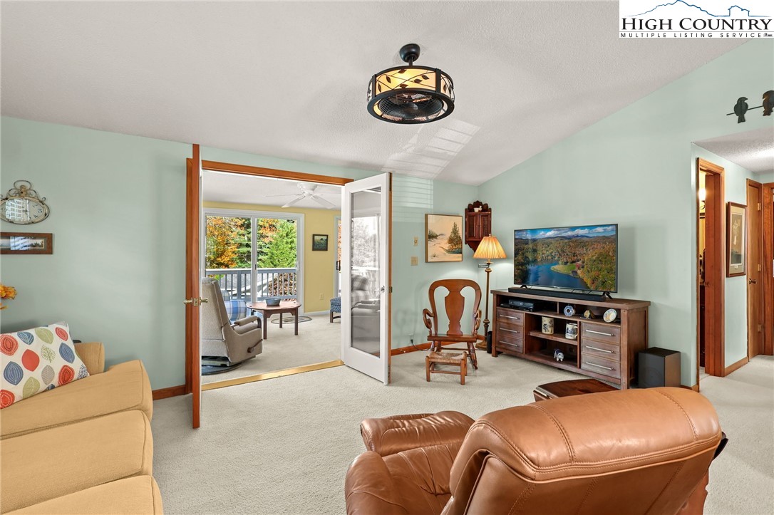 228 Snowshoe Loop Property Photo 10
