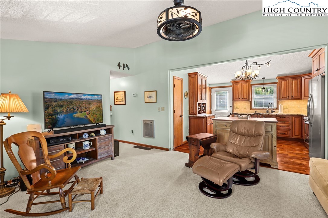 228 Snowshoe Loop Property Photo 11