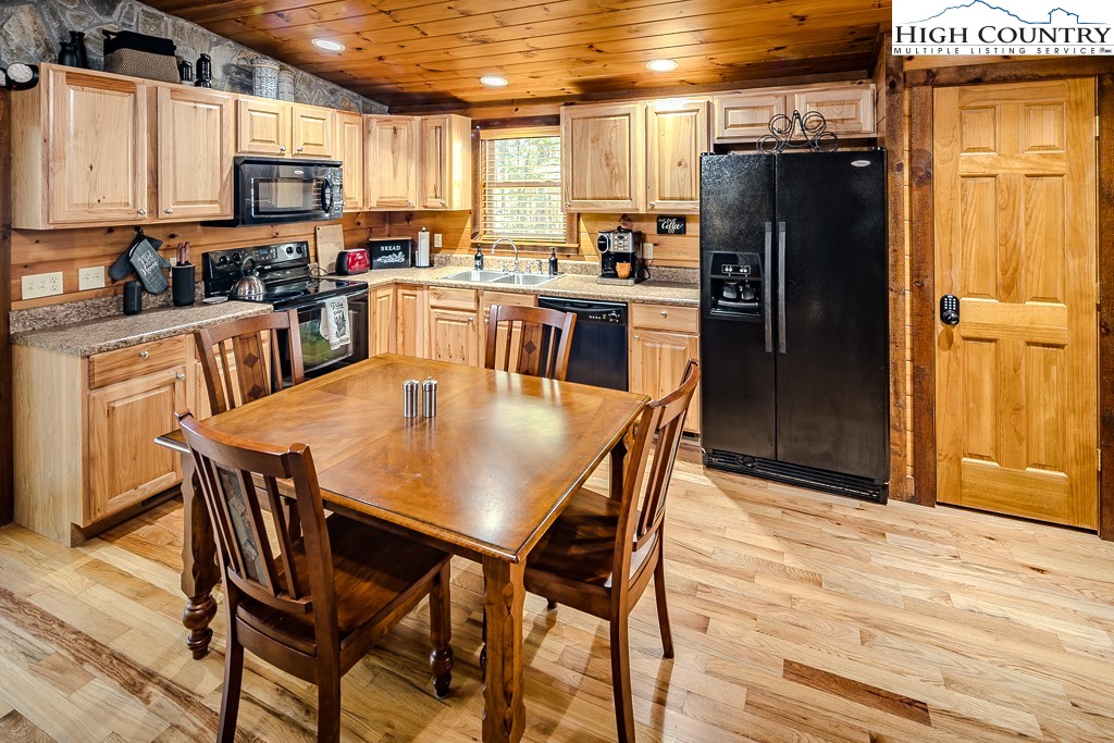 719 Pine Ridge Road Property Photo 8