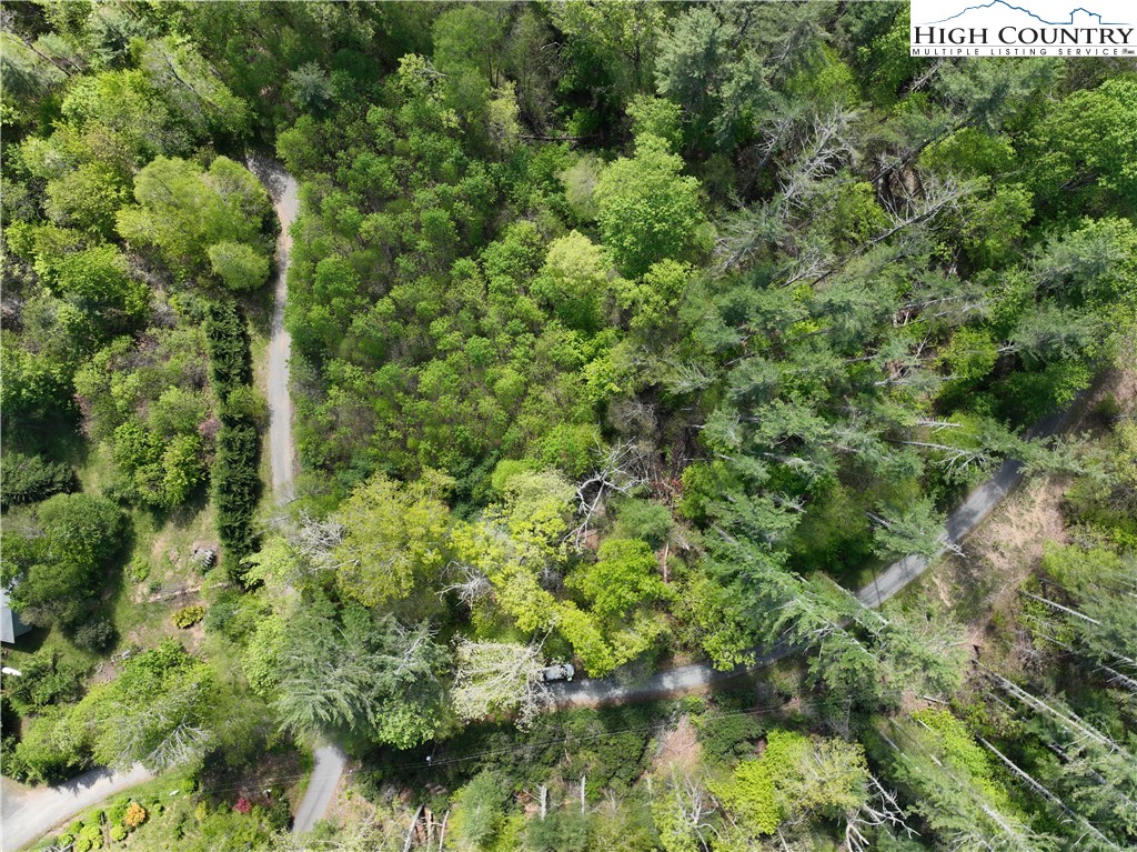 11 Knob Hill Drive Property Photo 4