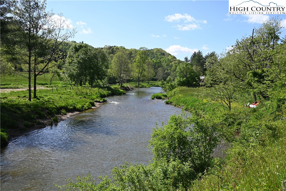 11 Knob Hill Drive Property Photo 12