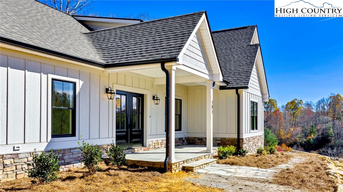 201 Whispering River Drive Property Photo 9