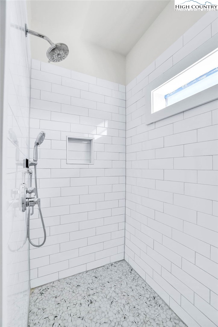 201 Whispering River Drive Property Photo 31
