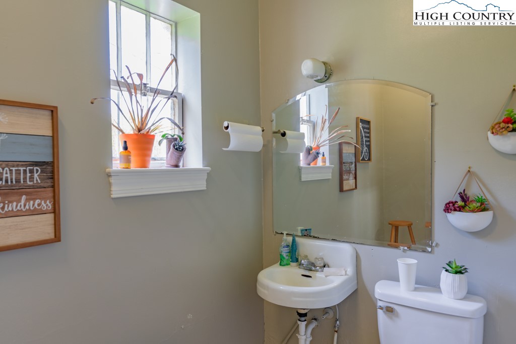 1080 Main Street Nw Property Photo 8