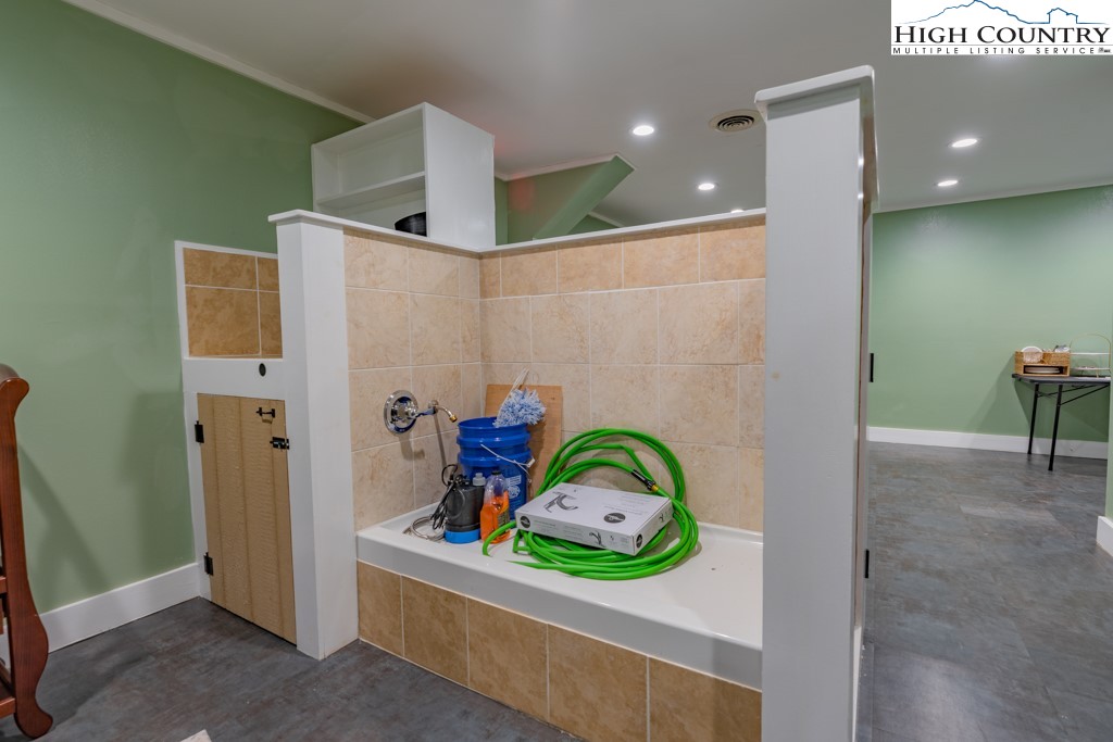 1080 Main Street Nw Property Photo 16