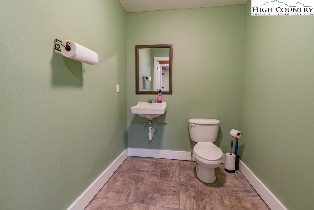 1080 Main Street Nw Property Photo 17