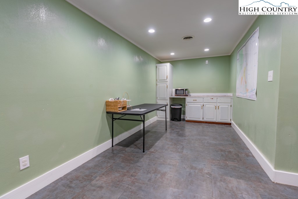 1080 Main Street Nw Property Photo 26