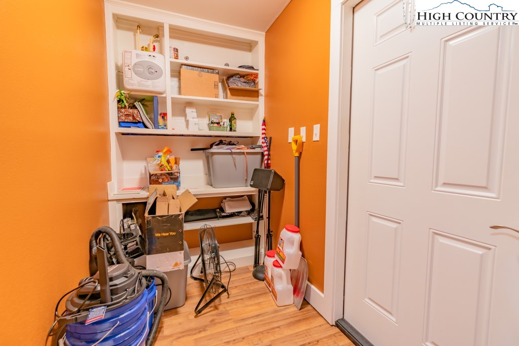 1080 Main Street Nw Property Photo 28