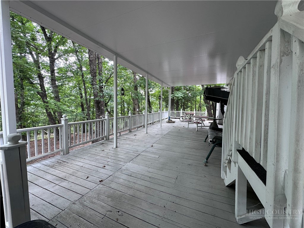 616 Dogwood Circle Property Photo 3