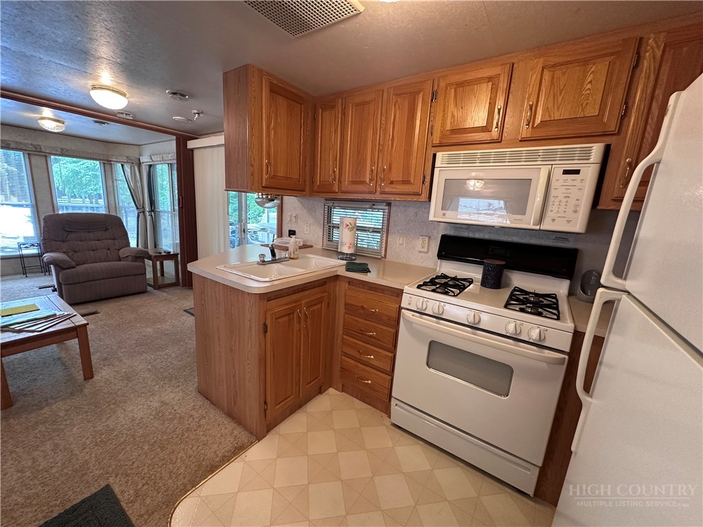 616 Dogwood Circle Property Photo 5