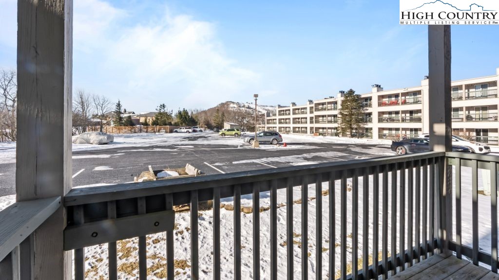 301 Pinnacle Inn Road 1114 Property Photo 4