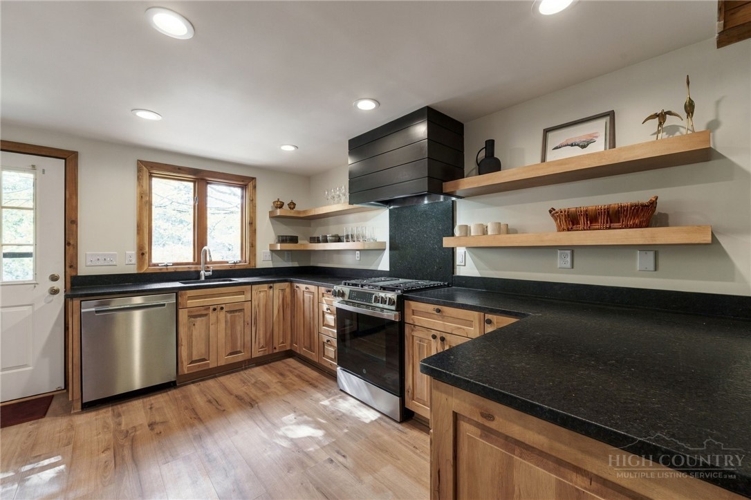 208 Meadow Loop Property Photo 4
