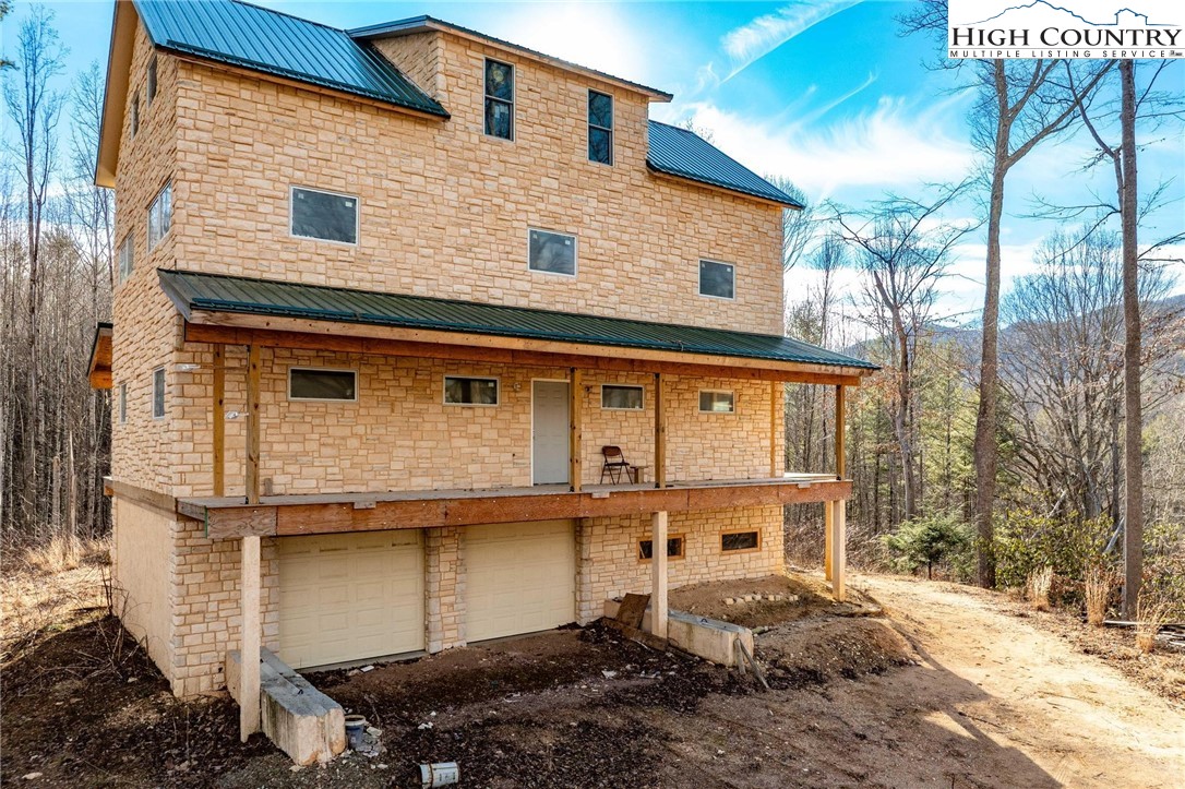 324 Allen Snyder Road Property Photo 1