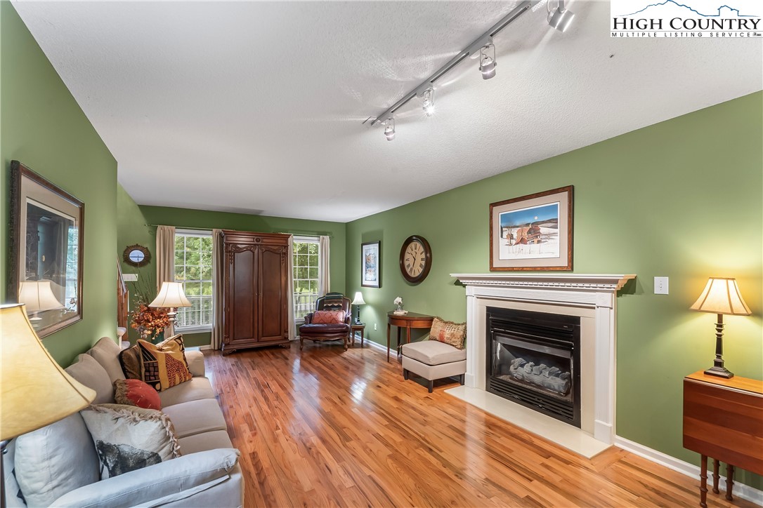4617 Harbor View Terrace Property Photo 6